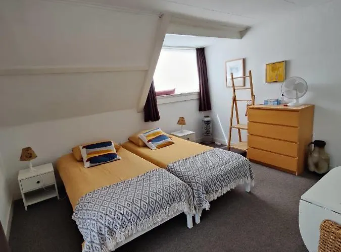 Проживание в семье Art Gallery 274 *